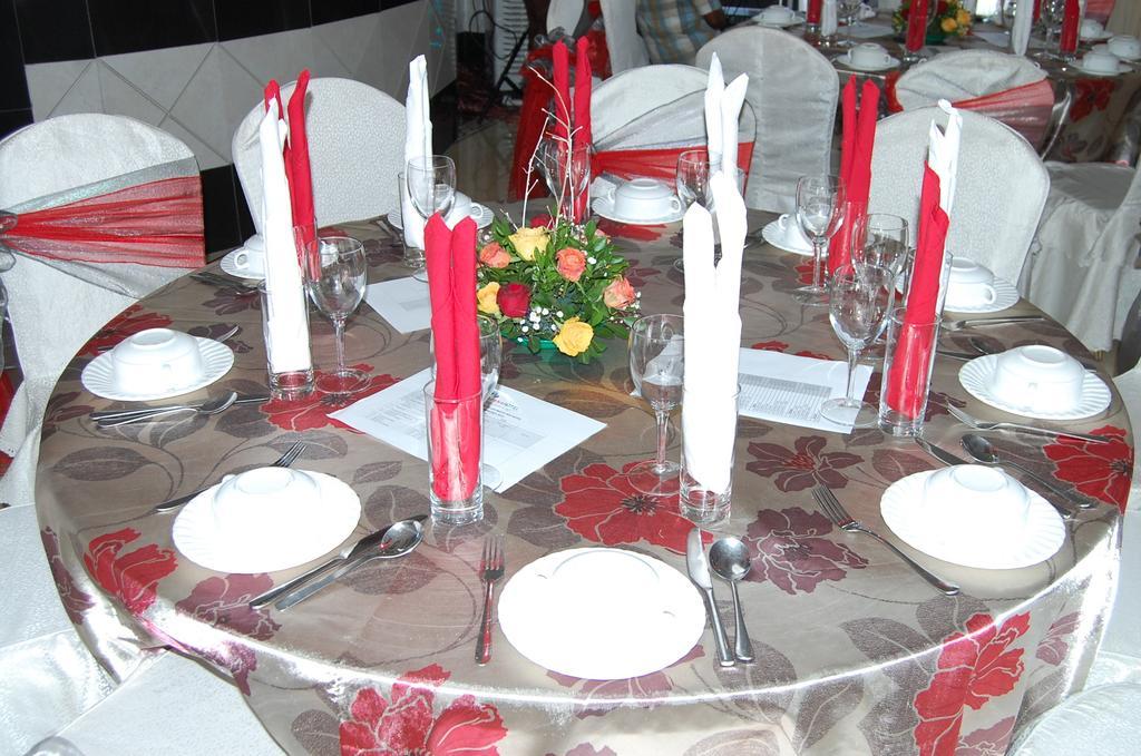 Lantana Hotel Dar es Salaam Esterno foto